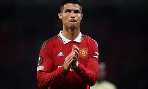 Đập vỡ điện thoại của cổ động viên nhí, C.Ronaldo bị FA buộc tội
