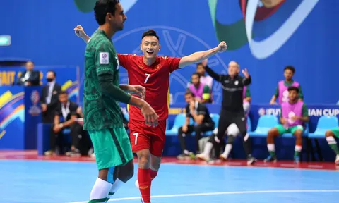 Thắng Saudi Arabia, tuyển futsal Việt Nam vươn lên đầu bảng