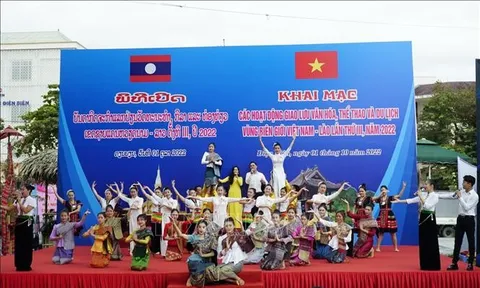 Tưng bừng các hoạt động tại Ngày hội Việt Nam - Lào