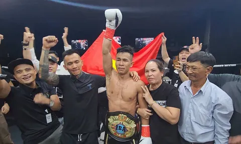 Hạ knock-out đối thủ Trần Văn Thảo giành đai vô địch IBA thế giới