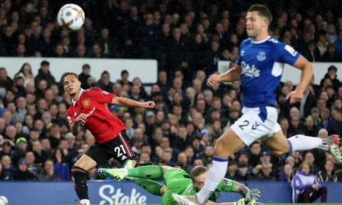 “Bom tấn” 100 triệu euro của Man United thiết lập kỷ lục ấn tượng