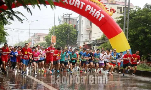 300 vận động viên tham gia giải Việt dã chào mừng Đại hội Đoàn TNCS Hồ Chí Minh tỉnh Hòa Bình 
