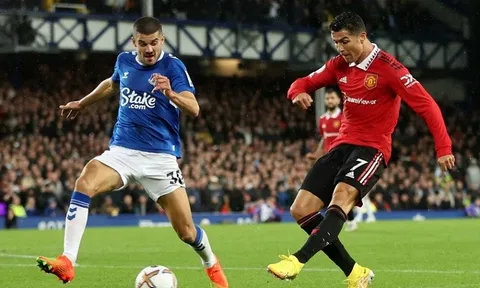 Huấn luyện viên Erik ten Hag khen ngợi C.Ronaldo sau 2 cột mốc ấn tượng