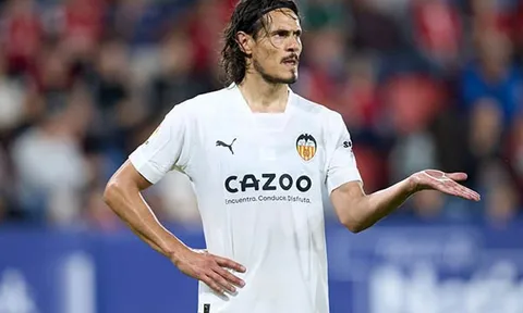 Tiền đạo Edinson Cavani chạm cột mốc ghi bàn ấn tượng cùng Di Maria và Sanchez