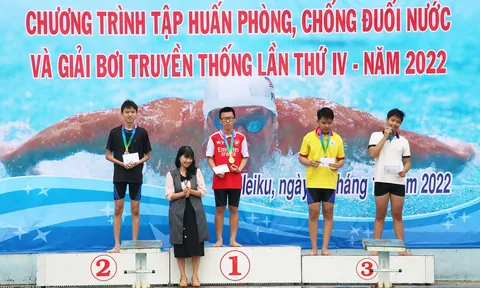 Trường THPT chuyên Hùng Vương tập huấn phòng - chống đuối nước cho 300 học sinh 