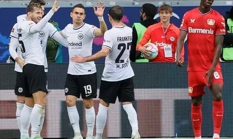 Vòng 10 Bundesliga: Bayer Leverkusen thua đậm Frankfurt