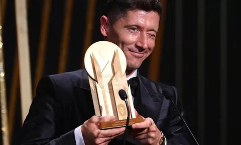 Lewandowski nhận giải thưởng an ủi tại Gala "Quả bóng Vàng" 2022