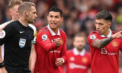 Manchester United bị FA trừng phạt