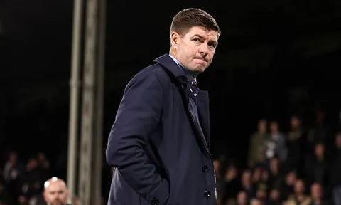 Huấn luyện viên Steven Gerrard bị sa thải