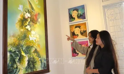 Khai mạc triển lãm 'Hương sắc Huế'