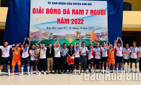 Huyện Kim Bôi tổ chức giải Bóng đá nam 7 người