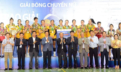Giải Bóng chuyền nữ Cúp LienVietPostBank 2022: Ninh Bình Doveco giành Cúp vô địch
