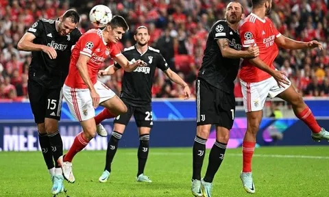 "Bà đầm già" lập kỷ lục đáng quên trong ngày bị loại khỏi Champions League