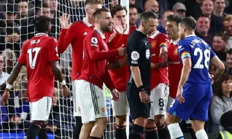 Man United liên tiếp bị FA trừng phạt