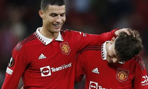 C.Ronaldo chạm cột mốc ấn tượng ở tuổi 37 trong trận thắng đậm của Man United