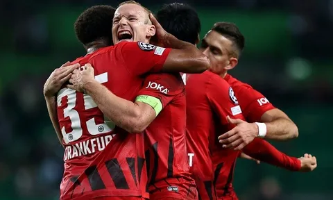 Frankfurt làm nên lịch sử tại Champions League