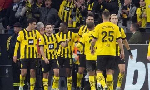 Thắng dễ trên sân nhà, Dortmund vươn lên vị trí thứ ba trên Bảng xếp hạng