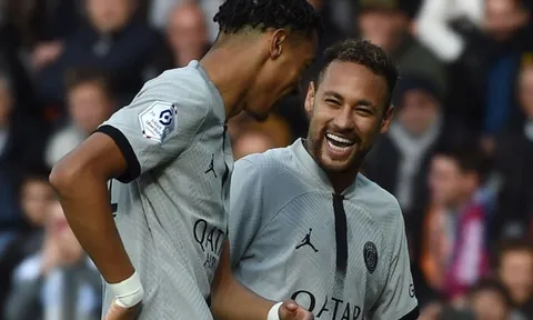 Neymar tỏa sáng giúp Paris Saint-Germain giành chiến thắng trên sân của Lorient