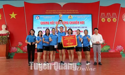 150 vận động viên tham dự Vòng chung kết giải Bóng chuyền hơi ngành Giáo dục Tuyên Quang