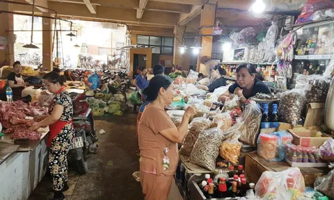 Hà Nội phấn đấu 100% chợ truyền thống không sử dụng túi nilon khó phân hủy năm 2023