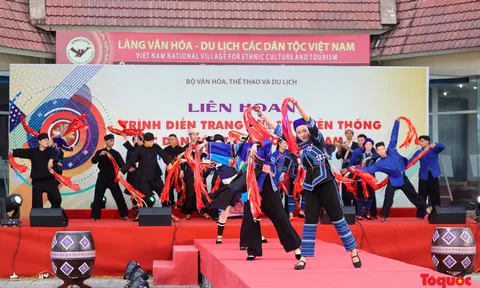 Rực rỡ sắc màu trang phục truyền thống các dân tộc thiểu số Việt Nam