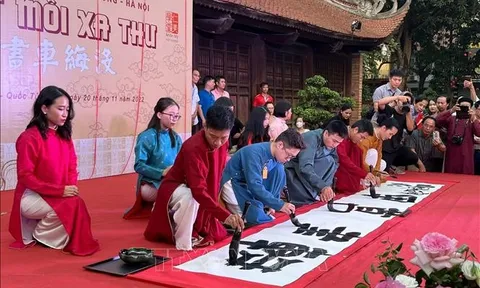 Cảm nhận mạch nguồn văn hóa cha ông từ nghệ thuật thư pháp
