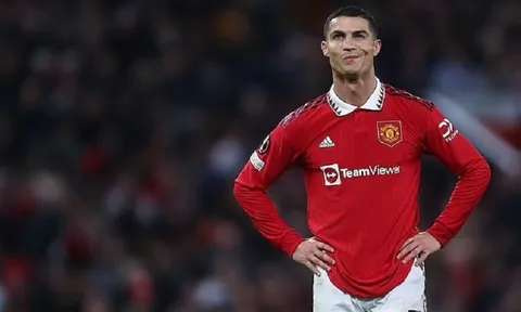 Manchester United chấm dứt hợp đồng với Cristiano Ronaldo