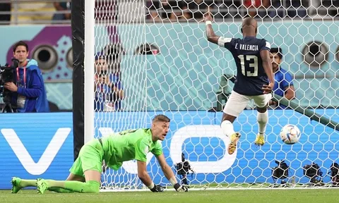 Sút tung lưới Hà Lan, tiền đạo Enner Valencia của Ecuador đi vào lịch sử World Cup