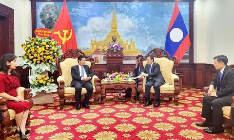 Bộ Văn hóa, Thể thao và Du lịch chúc mừng 47 năm Quốc khánh nước Cộng hòa Dân chủ Nhân dân Lào