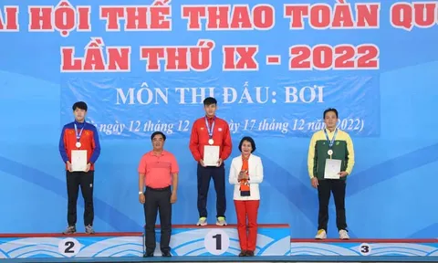 Tiếp tục giành 2 huy chương vàng, Ánh Viên và em trai phá kỷ lục môn Bơi