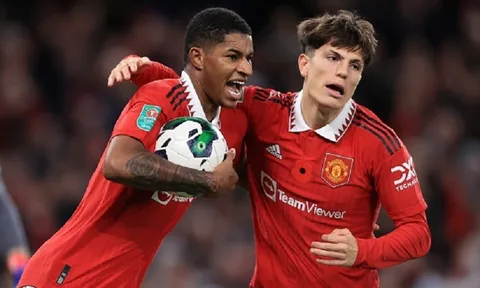 Câu lạc bộ Man United bị hủy hợp đồng 235 triệu bảng