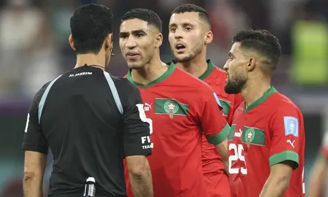Hậu vệ Achraf Hakimi trút giận lên Chủ tịch FIFA Gianni Infantino