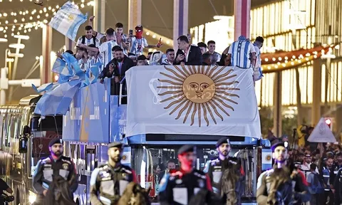 Huấn luyện viên Lionel Scaloni trở thành người hùng trong lòng người dân Argentina