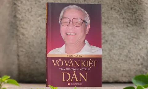 Ra mắt cuốn sách 'Võ Văn Kiệt - Trăm năm trong một chữ Dân'