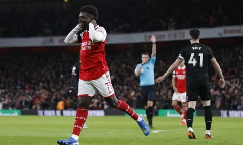 Bukayo Saka chạm cột mốc ấn tượng trong chiến thắng của Arsenal