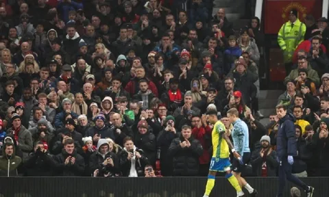Fan của Man United tri ân Jesse Lingard trong ngày trở lại Old Trafford