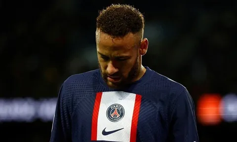 Bị truất quyền thi đấu, Neymar bỏ về sớm
