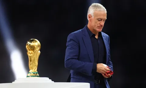 Deschamps làm khó bóng đá Pháp
