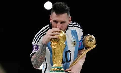 Lionel Messi bước vào ngôi đền huyền thoại