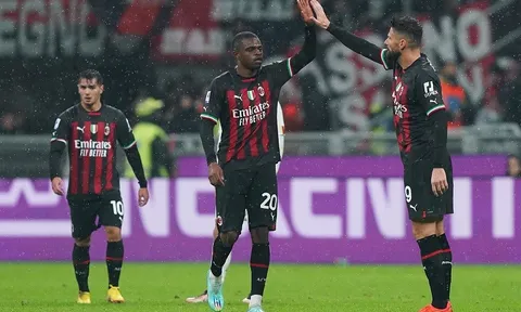 Vòng 17 Serie A > AC Milan 2-2 AS Roma: Milan bị Napoli gia tăng cách biệt
