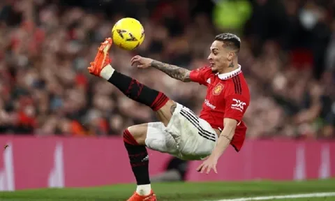 Man United "mua hớ" Antony