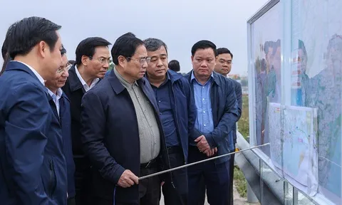 Thủ tướng khảo sát thực địa, thúc đẩy tuyến cao tốc ven biển 'quan trọng chiến lược' với Đồng bằng sông Hồng