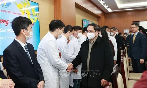 Thủ tướng Phạm Minh Chính thăm, chúc Tết tại các bệnh viện ở Hà Nội