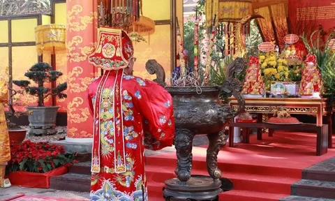 Hoàng thành Thăng Long tổ chức lễ dâng hương khai Xuân
