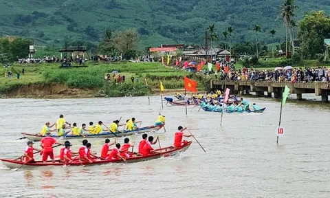 Giải đua thuyền truyền thống trên sông Vệ
