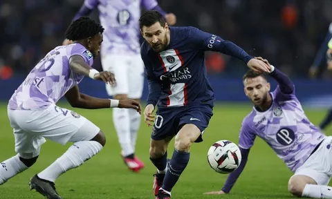 Paris Saint-Germain đang đàm phán hợp đồng mới với Lionel Messi