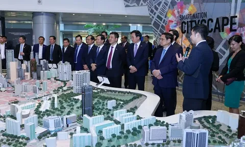 Thủ tướng tìm hiểu quy hoạch quốc gia và thành phố thông minh của Singapore