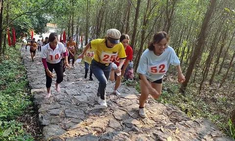 Giải leo núi "Chinh phục đỉnh Thần Đinh" lần thứ III