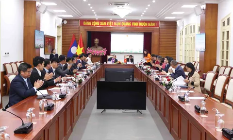 Thứ trưởng Hoàng Đạo Cương tiếp và làm việc với Thứ trưởng Bộ Giáo dục và Thể thao Lào