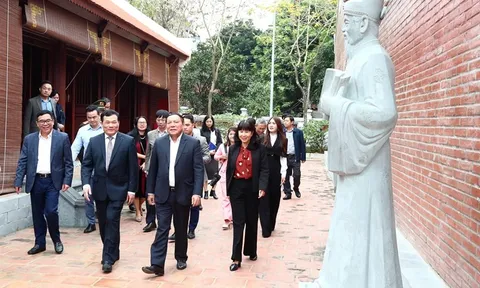 Bộ trưởng Nguyễn Văn Hùng: Kiến tạo nên sự phát triển bền vững bằng văn hóa và từ văn hóa